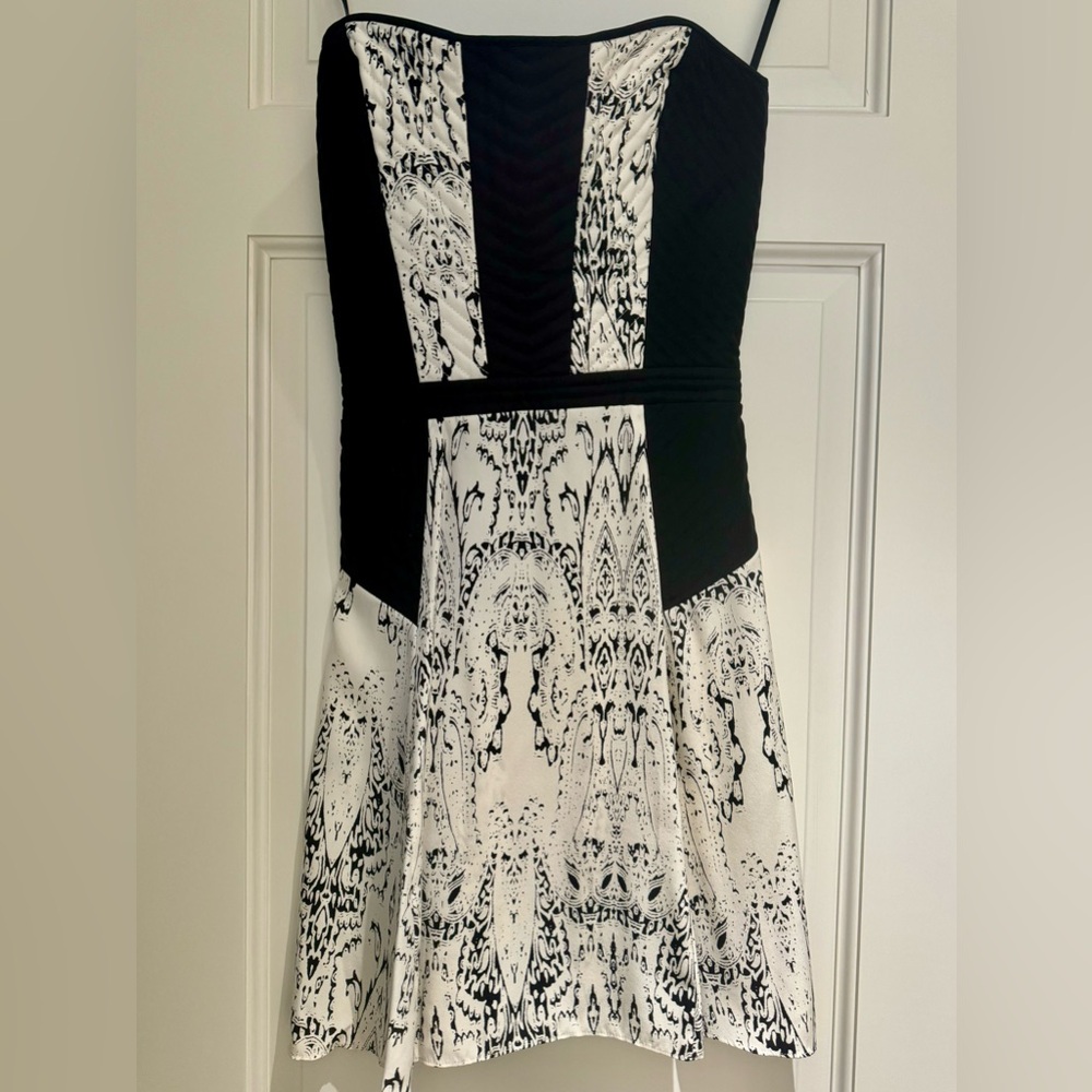 Black & White mini strapless dress. Size M.